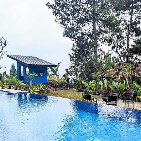 Cottonwood Exclusive Villa @Lembang Asri - Jacuzzi Playground Netflix Billyard Exterior foto