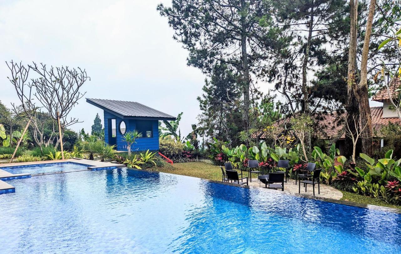 Cottonwood Exclusive Villa @Lembang Asri - Jacuzzi Playground Netflix Billyard Exterior foto